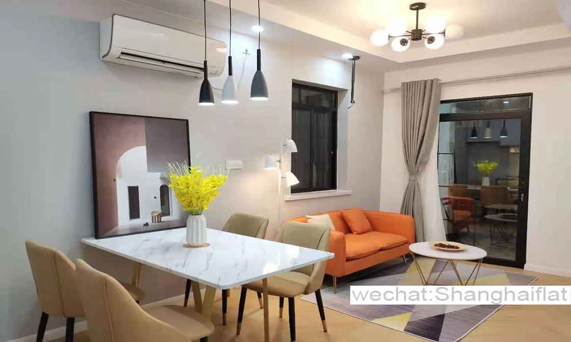 Freshly remodeled 1br apartment with balcony near Xujiahui Park/Wanping Rd