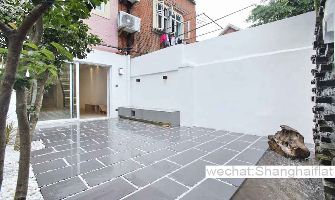Stand along lane house with garden and patio in Yuyuan rd for rent/Jingan